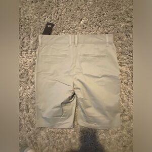 Men’s Oakley shorts size 32 - with tags.  Never worn